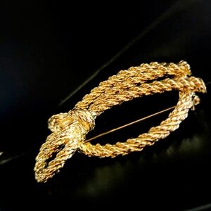 Dior Vintage Gold Twisted Rope Brooch Signed
